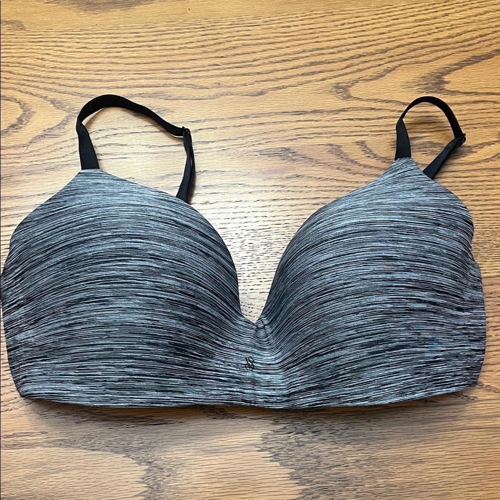 Victoria’s Secret Wireless Seamless Heathered Gray T-Shirt Bra